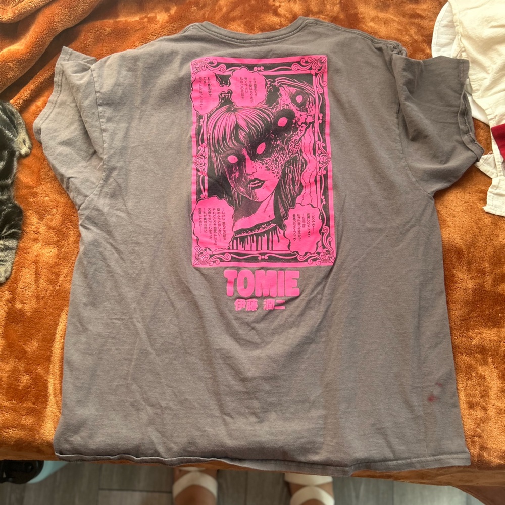 Graphic tee - Picture 2 of 2